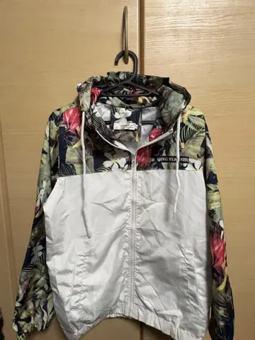 플로럴 프린트 후드 부착 자켓 M 사이즈