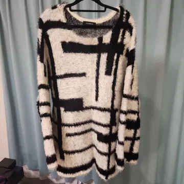 CIVARIZE 시버라이즈 페더 얀 니트 화이트 블랙 Free