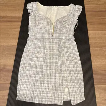 프릴 달린 트위드 드레스