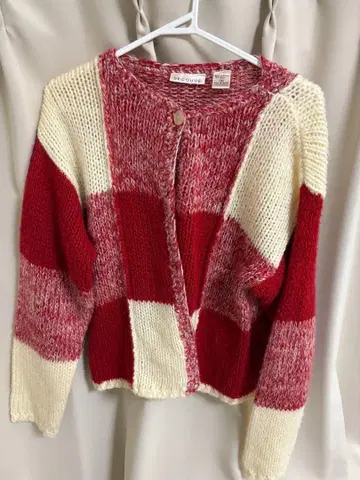 빨간색 크림색 니트 가디건