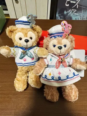 20주년 기념일 더피 셰리 메이 인형 배지