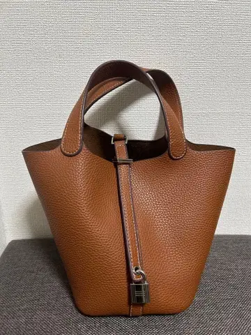 가죽 핸드백 카멜 큐브백