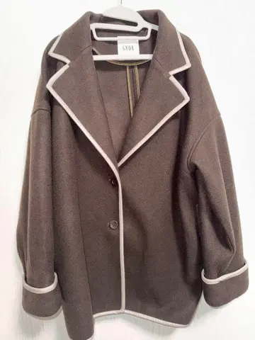 GYDA 파이핑 숏코트 브라운 F 사이즈