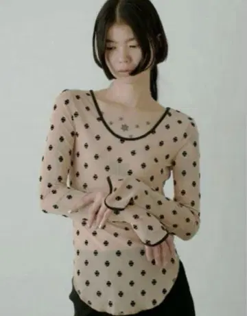 SORIN SWAN LAKE U-NECK TOP 스완 레이크 U넥 탑