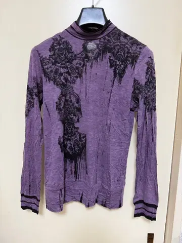 쉐어스피릿 보라색 레이스 무늬 하이넥 긴팔 상의
