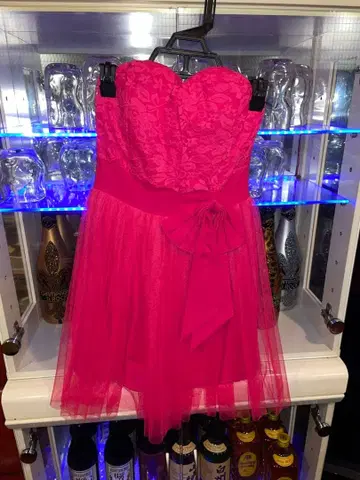 핑크 스트랩리스 프릴 드레스