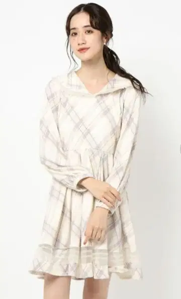 엑시즈팜 세일러 체크 컷 원피스 아이보리