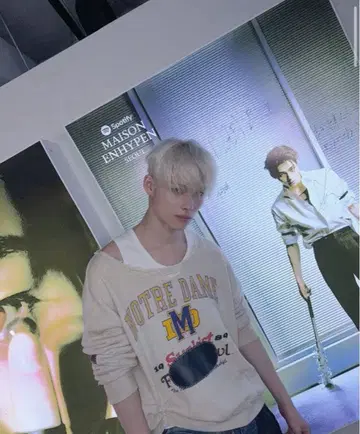 정품 빈티지 가공 칼리지 맨투맨 ENHYPEN 니키 착용