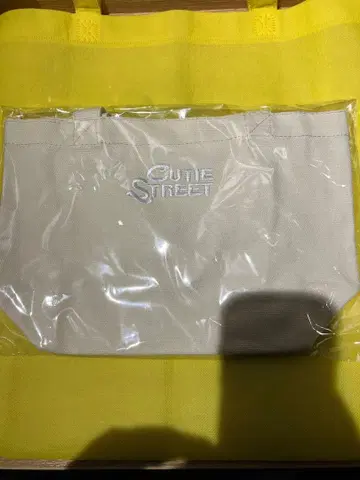 cutie street 큐스토 런치 토트백 의상전 한정판