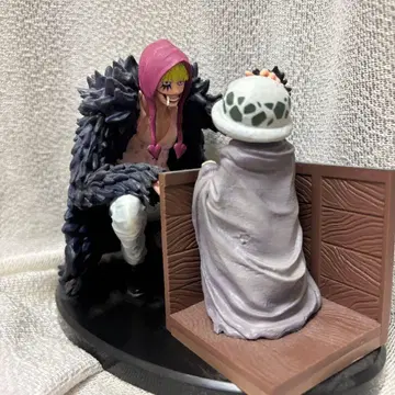 원피스 트라팔가 로 코라손 피규어