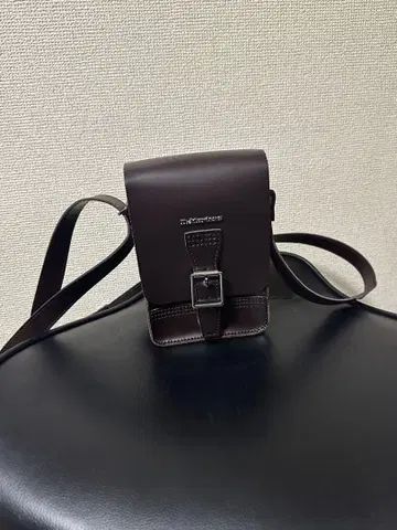 닥터마틴 숄더백 브라운