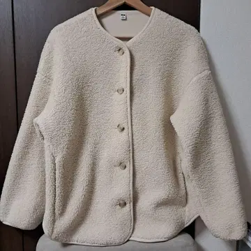 M 크림색 플리스 자켓 버튼 포함