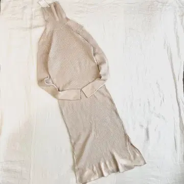 [ 새상품 ] 23구 터틀 니트 원피스 38 M 슬릿 깔끔한 울 혼방