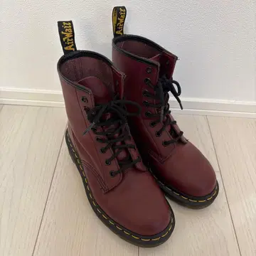 닥터마틴 체리 레드 8홀 부츠