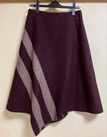 질스튜어트 비대칭 스커트