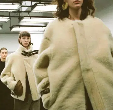 레어 HYKE Sheep Shearling Leather Coat 무스탕