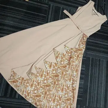 베이지 페이즐리 무늬 슬리브리스 롱 원피스