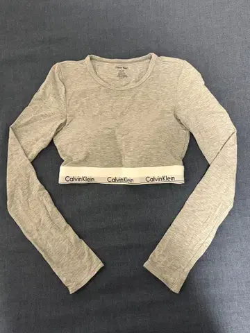 캘빈클라인 크롭 롱 슬리브 M 사이즈