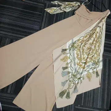 eimy 베이지 올인원 장식 스카프 포함