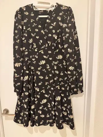 새상품 MOUSSY 꽃무늬 긴팔 원피스 블랙