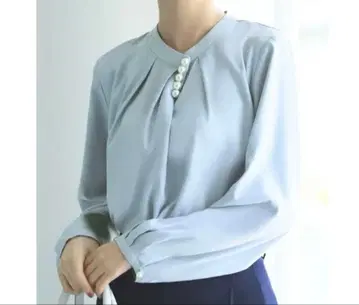 루일 에 부티크 비대칭 펄 턱 블라우스