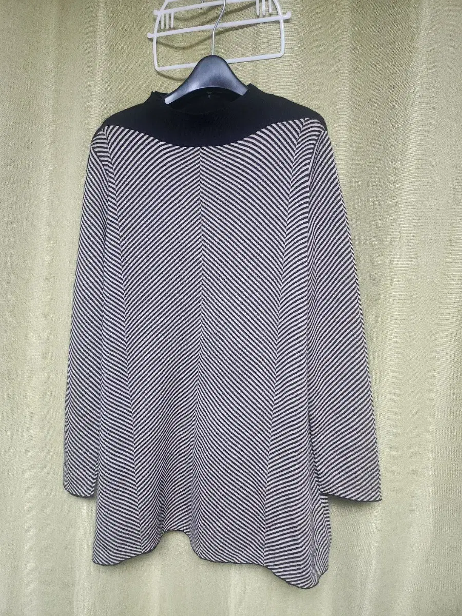 Cos Stripe Pattern Black Neck Long Sleeve T-shirt