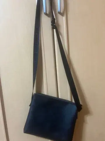 블랙 숄더백 조정 가능