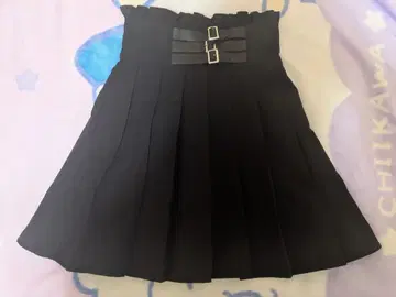 3 버클 벨트 플리츠 스커트