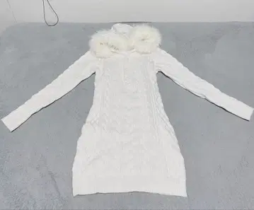 화이트 케이블 짜임 니트 원피스 후드 부착