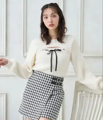 INGNI 잉그 페더리브 데콜테 오픈 리본 니트