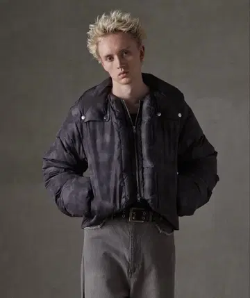 [GRANCY] 프린트 숏 리얼 다운 블랙 S