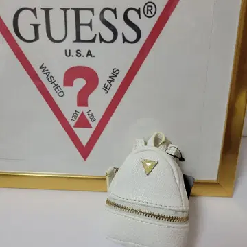새상품 미사용 GUESS 화이트 미니 백팩형 키링