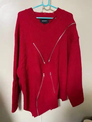 [ GRANCY ] 지퍼 디자인 비대칭 니트 레드 M