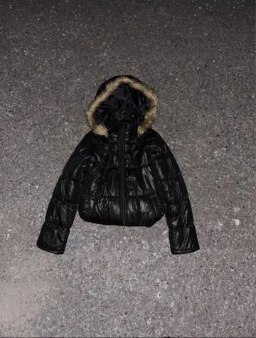 블랙 퍼 후드 다운 자켓