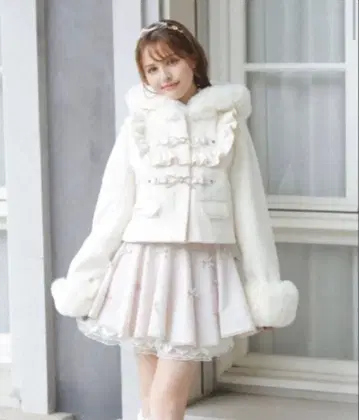 LIZLISA 비쥬 리본 숏코트