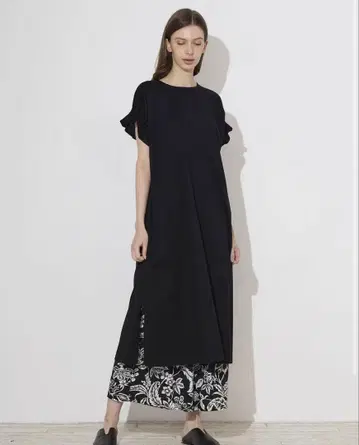 Spoom. Holiday 종이접기 슬리브 신형 로고 원피스 블랙