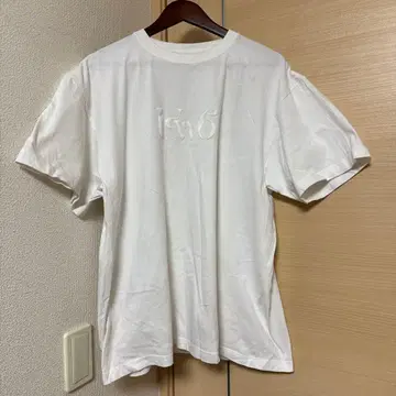 화이트 TOUR T셔츠