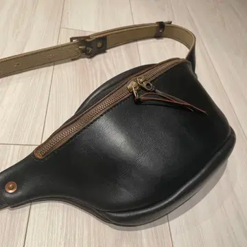 부처 커스텀 가죽 웍스 바디백 Fanny pack