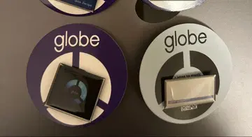 globe 핀 배지 2개 세트