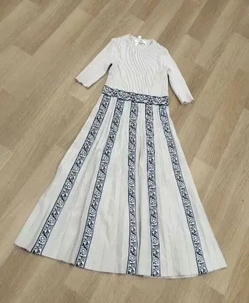 [ FURFUR ] 치로리안 니트 드레스