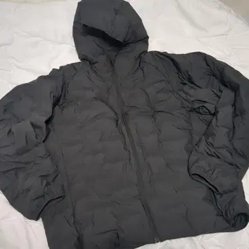 유니클로 퍼프 테크 후드티 블랙 XXL 퀼팅