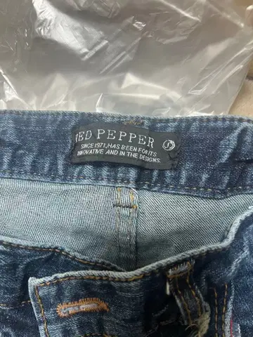 RED PEPPER 데미지 데님 팬츠