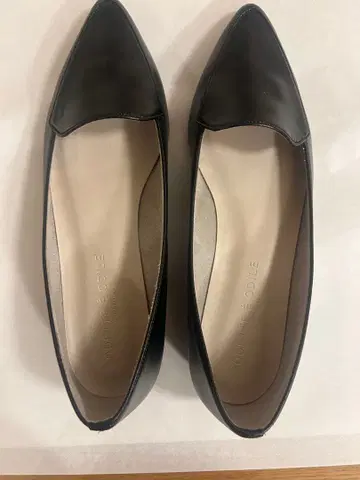 포인티드 모카 플랫슈즈