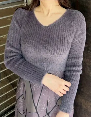 새상품 [머큐리 듀오] 그레이 미니 샤기 V넥 크롭 니트