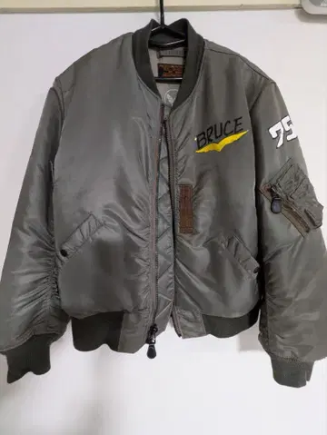 캡 클로징 올리브 그린 MA-1 플라이트 자켓