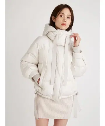 SNIDEL 숏 기장 다운 자켓 아이보리