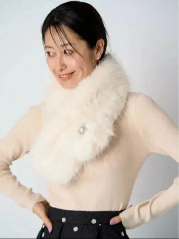 퍼 머플러 브로치 포함 셀포드