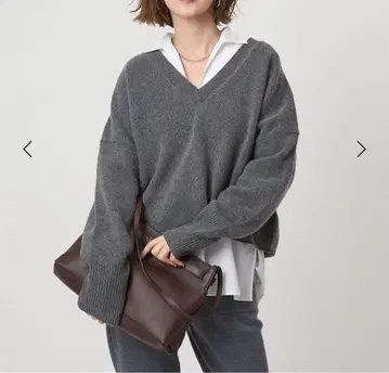 미사용 새상품 coete V넥 니트