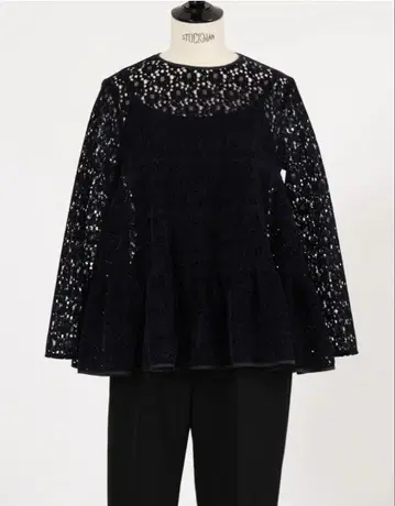 yori 플로키 레이스 티어드 블라우스 네이비