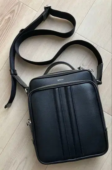 발리 BALLY Mythos 크로스 바디백 블랙